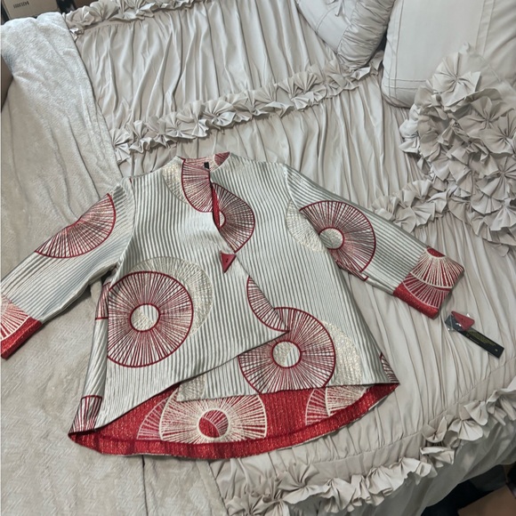 IC COLLECTION Tops - IC COLLECTION Red and White Patterned Blouse